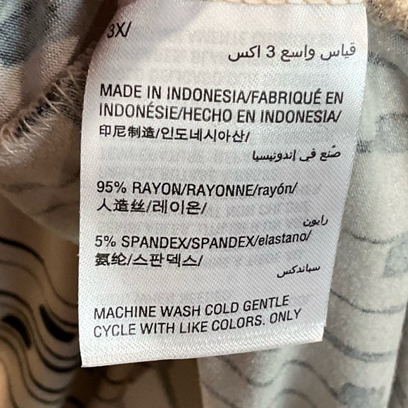 JM Collection Plus Blouse - Picture 2 of 4